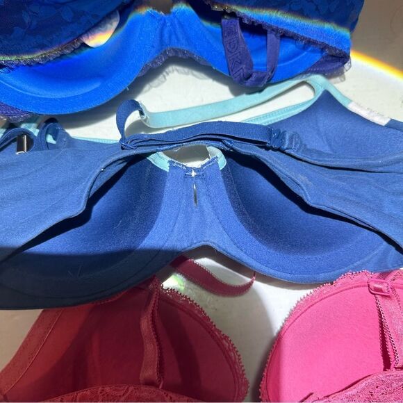 3 Beautiful Bras, 2 Victoria Secret, 1 NWT 32D and 32C , and 1 1DKNY 32D - Picture 7 of 11